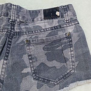 Billabong Women's Short Shorts Camo Size 6
